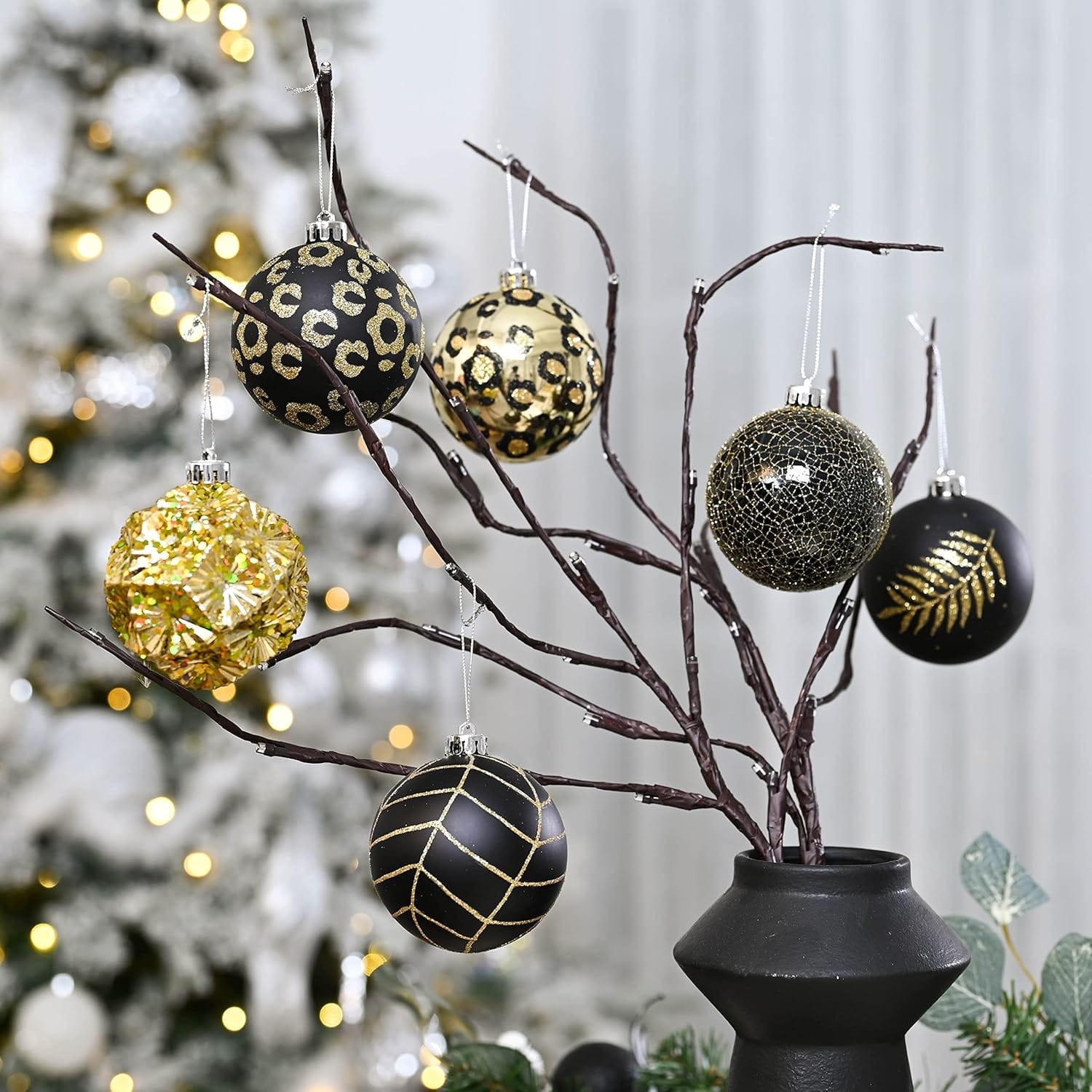 BRANDS & BEYOND Christmas Decoration 8 cm Black Gold Christmas Ball