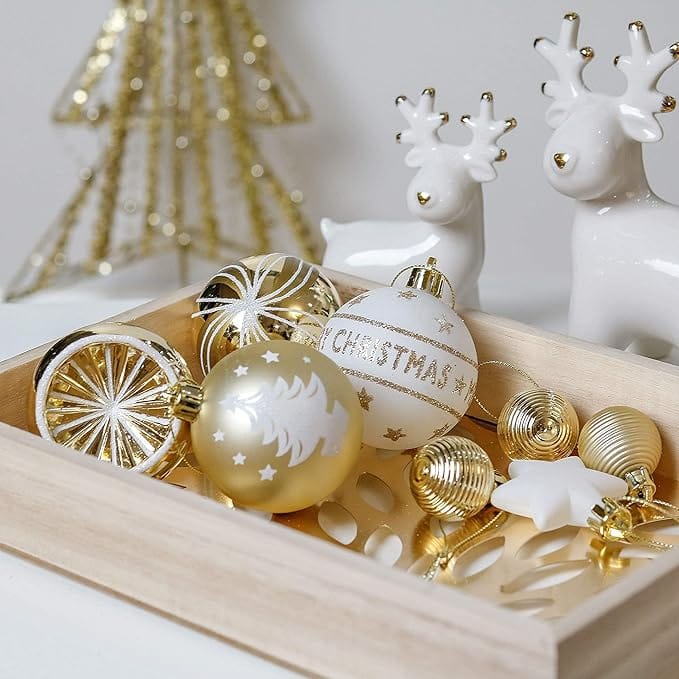 BRANDS & BEYOND Christmas Decoration Plush white and gold baubles 9 piece set