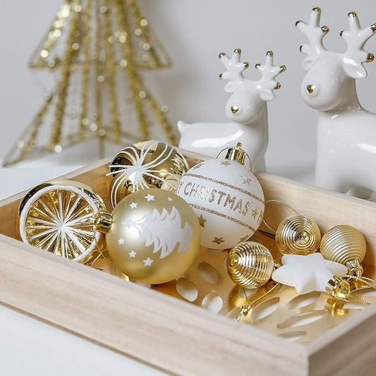 BRANDS & BEYOND Christmas Decoration Plush white and gold baubles 9 piece set