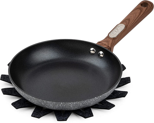 https://brandsandbeyond.me/cdn/shop/files/brooklyn-steel-co-kitchenware-brooklyn-steel-co-nonstick-frying-pan-and-bonus-felt-protector-31668824473635.jpg?v=1685945459&width=533