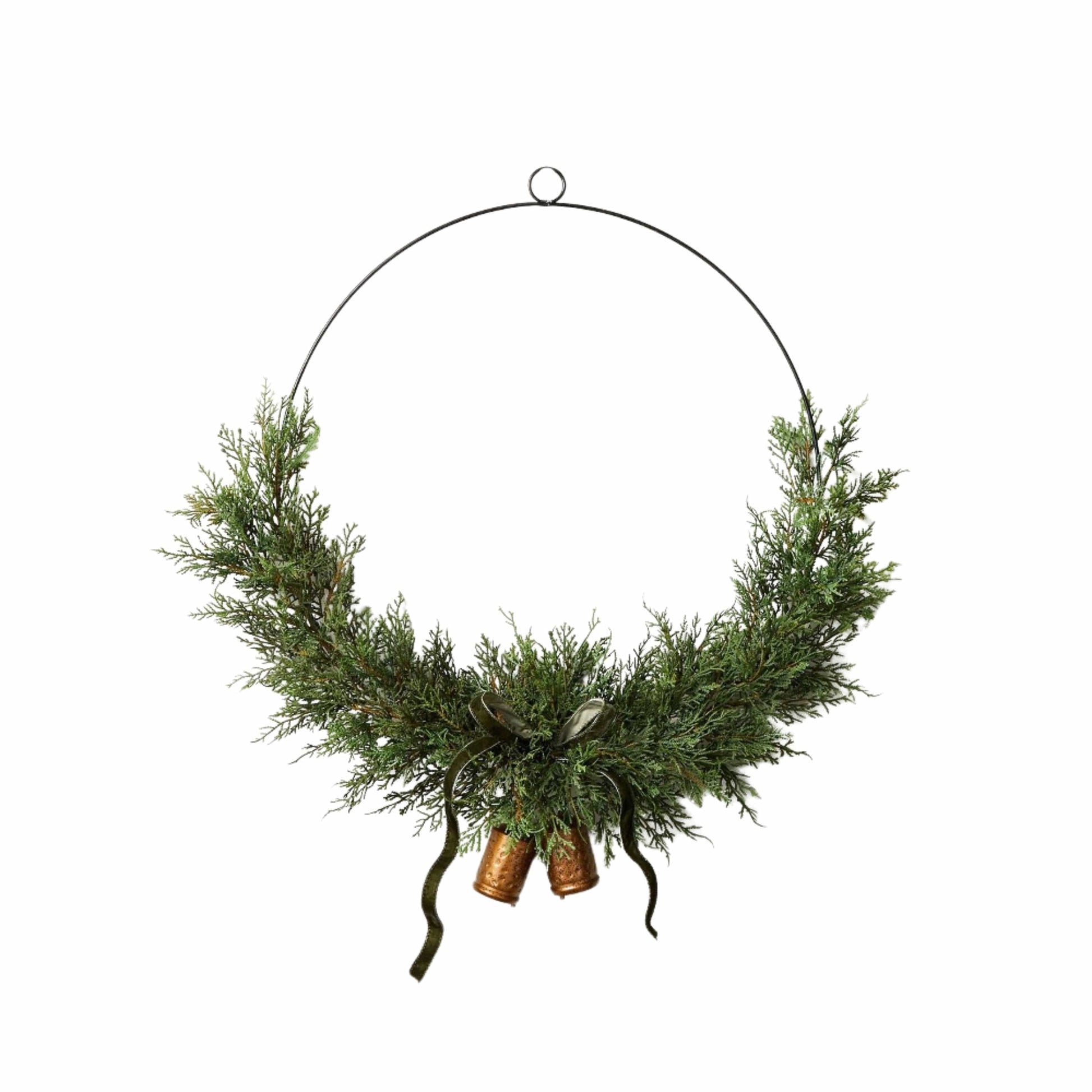 HEARTH & HAND Christmas Decoration HEARTH & HAND - Faux Cedar Wire Wreath with Bells