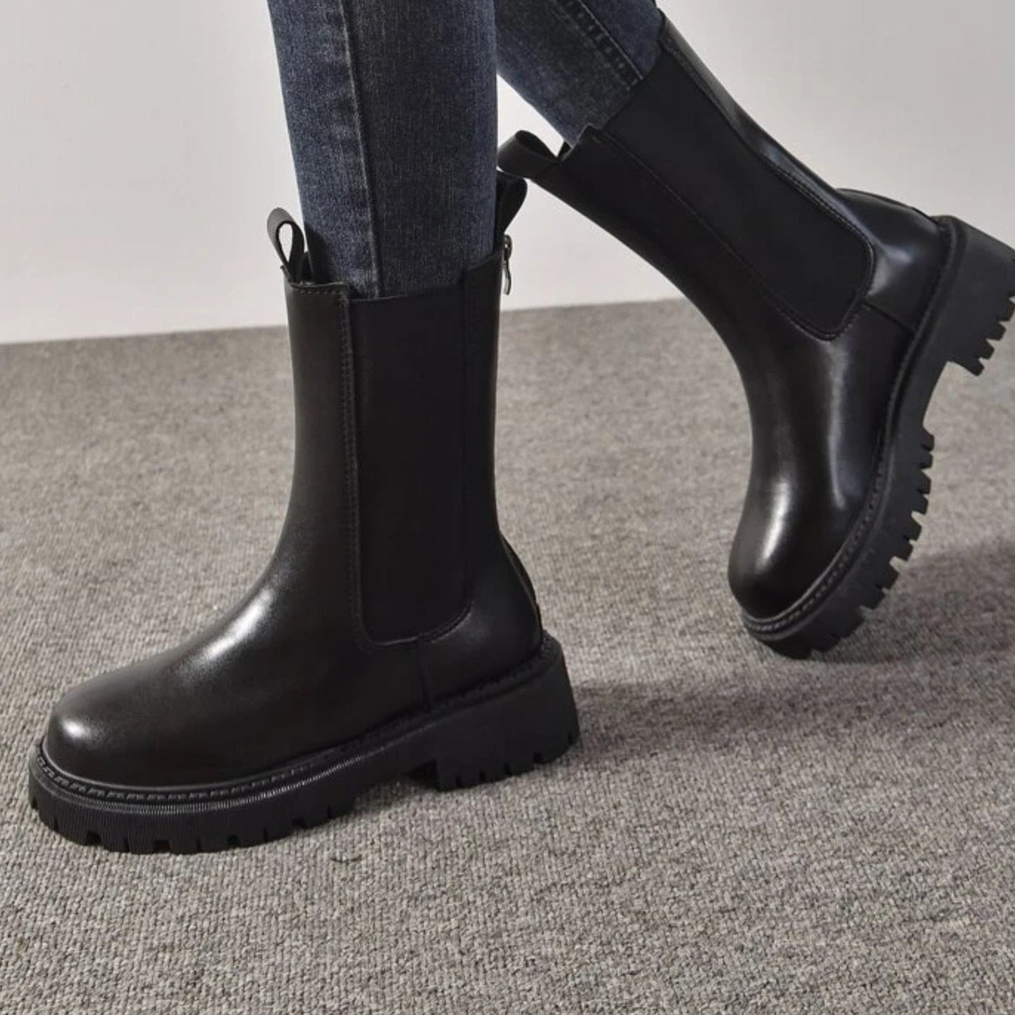 SHEIN -  Zip Back Thermal Lined Chelsea Boots