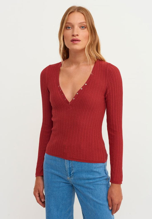 OXXO Womens Tops OXXO - V Neck Knitted Sweater