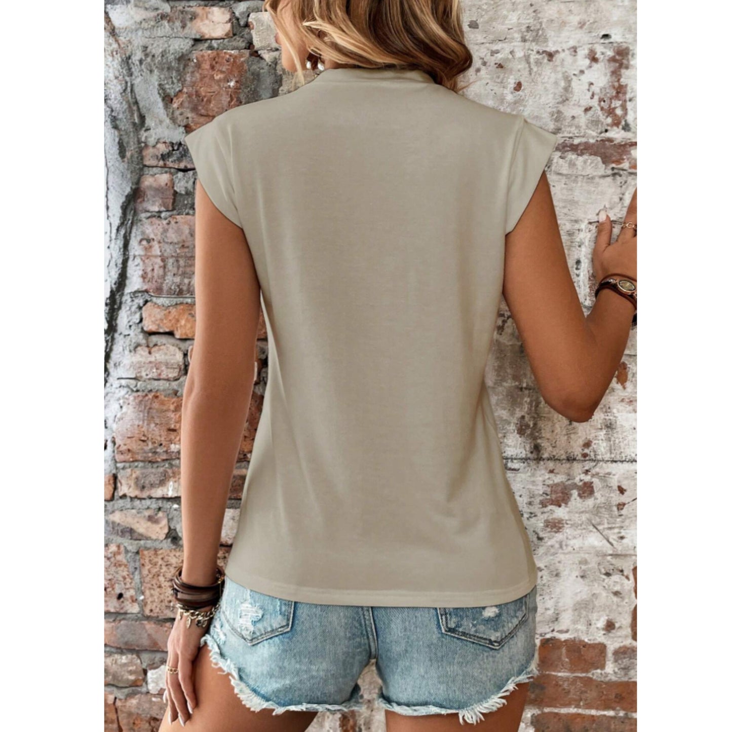 SHEIN - Solid Round Neck T-shirt