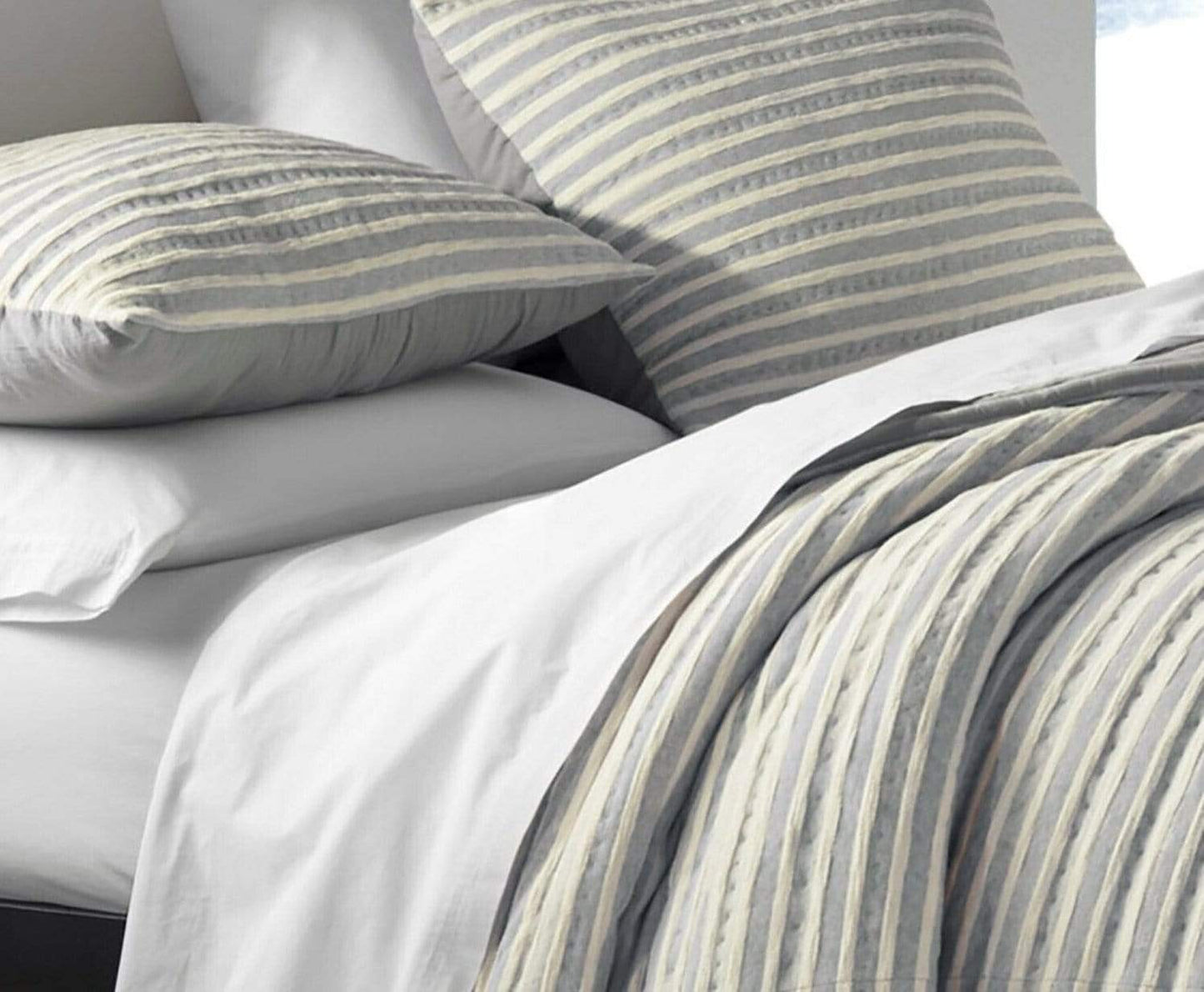 ELLEN DEGERNERS Comforter/Quilt/Duvet Full Queen / Grey-White ELLEN DEGERNERS - Striped Quilt - 1 Piece