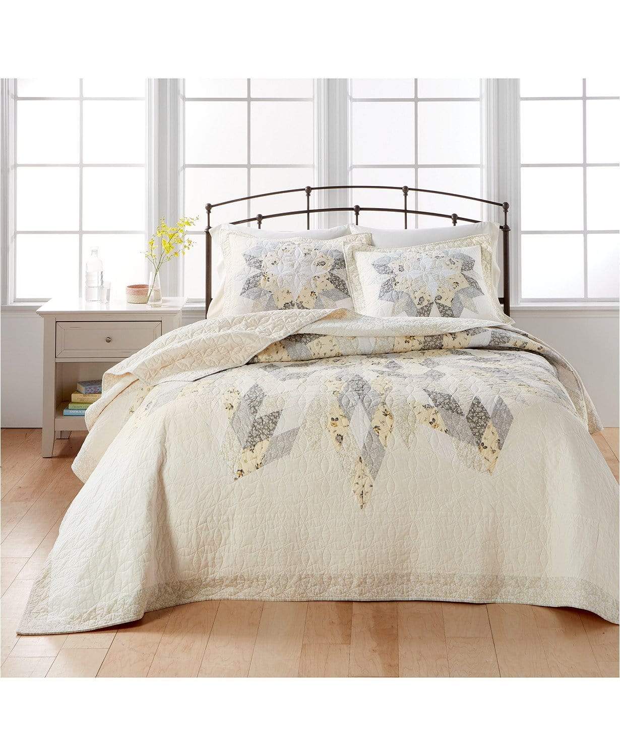Martha Stewart Collection Comforter/Quilt/Duvet Full - 244cm x 279cm / Ivory Starburst Full Bedspread
