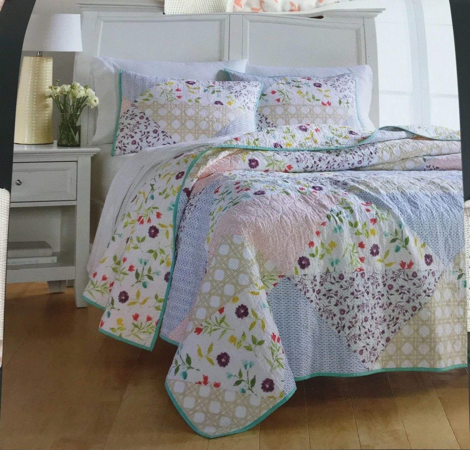 Martha Stewart Comforter/Quilt/Duvet Floral Quilt