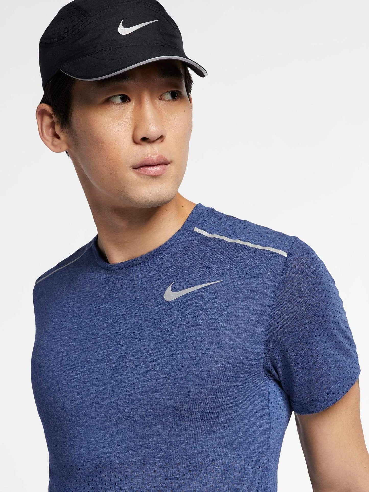 Nike Mens sports Rise 365 Running T-shirt