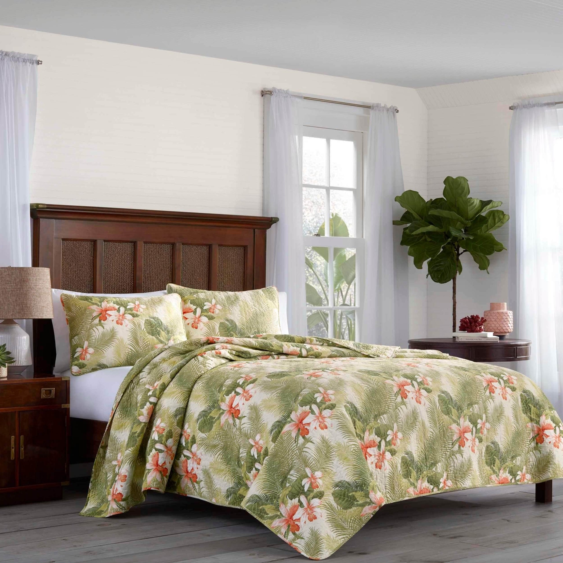 TOMMY BAHAMA Comforter/Quilt/Duvet King / Palm Green TOMMY BAHAMA - Tropical Orchid Quilt Sham Set - 3 Pieces
